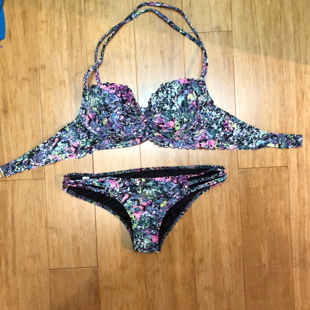 Victoria’s Secret bikini